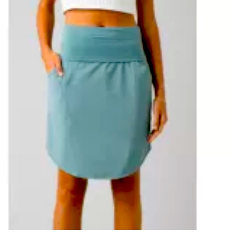 Prana XL skirt with pockets and one zipper pocket